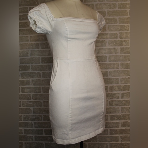 White off the shoulder dress - Picture 2 of 3